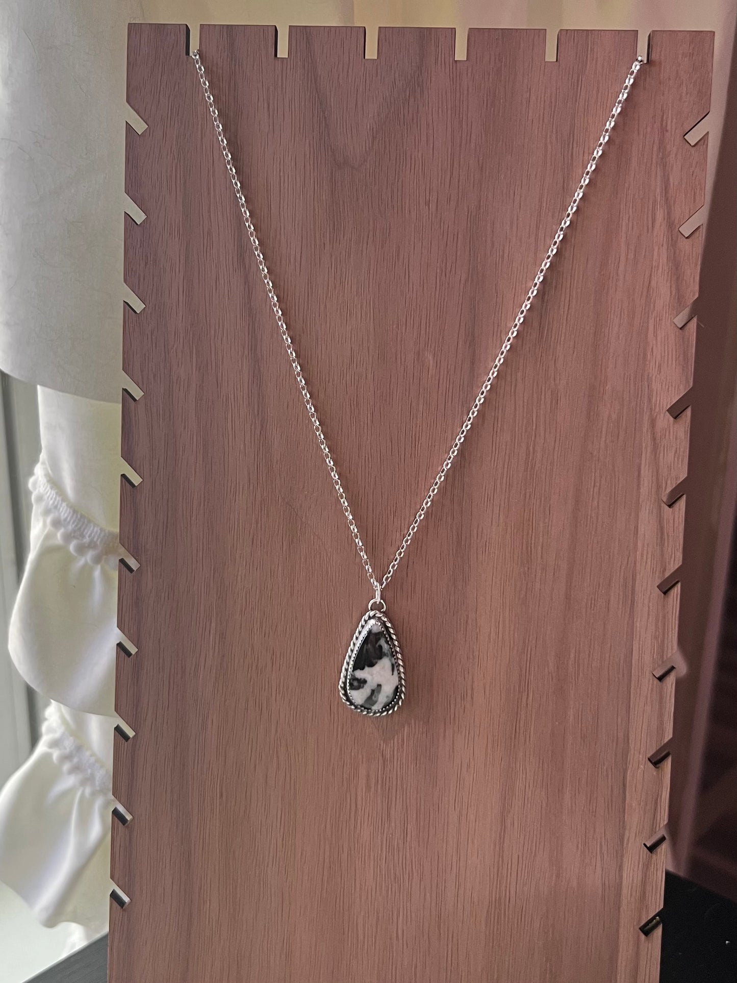 White Buffalo 14-16in Pear Necklace