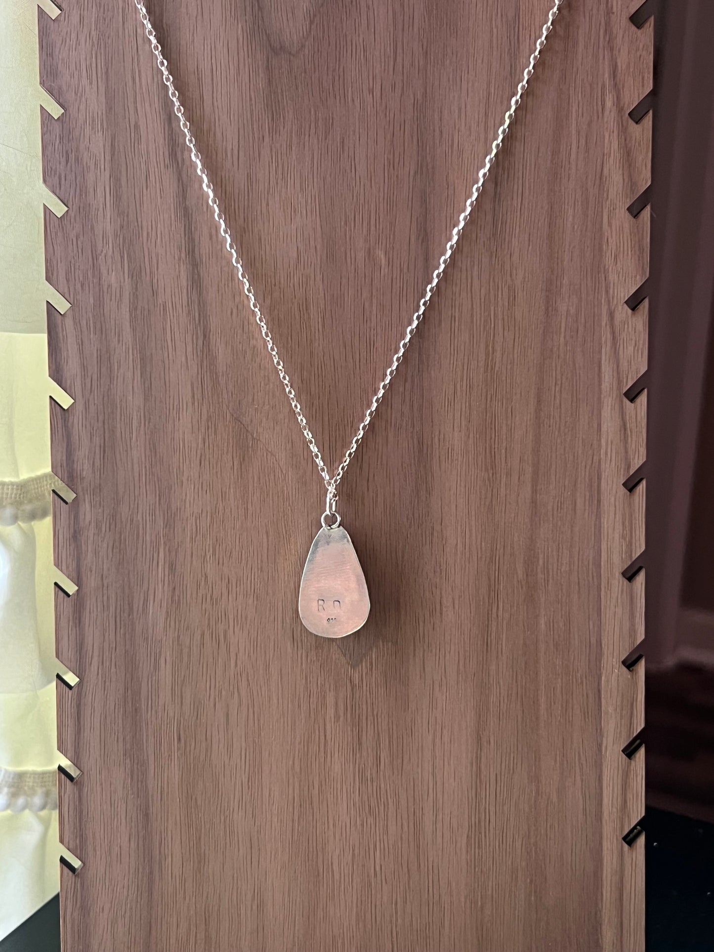 White Buffalo 14-16in Pear Necklace